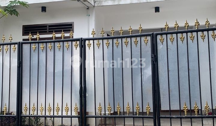 Two-Story Ready-to-Occupy House in Strategic Location, Tebet, South Jakarta Two-Story Ready-to-Occupy House in Strategic Location, Tebet, South Jakarta