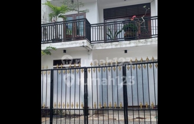 Two-Story Ready-to-Occupy House in Strategic Location, Tebet, South Jakarta Two-Story Ready-to-Occupy House in Strategic Location, Tebet, South Jakarta