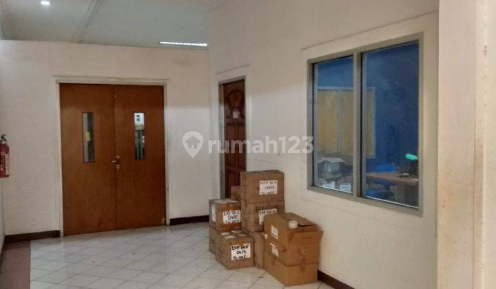 Gudang dan kantor masuk truk Fuso di Rawamangun  10