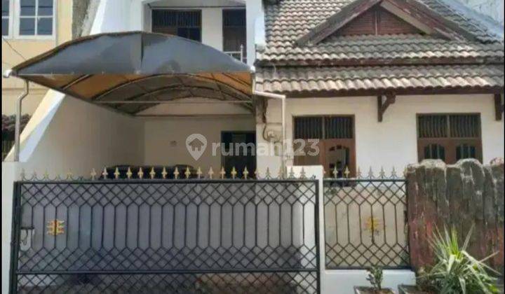 RUMAH KAYU PUTIH LOKASI STRATEGIS DEKAT LAPANGAN BOLA PERSIJA  1