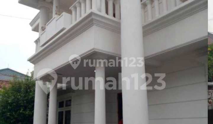 Luxury House With Swimming Pool in a Gated Complex in Permata Hijau, South Jakarta