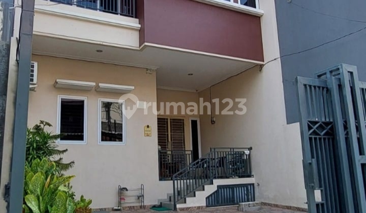 Rumah Bagus Siap Huni 3 Lantai dalam Kawasan Elit di Sunter Agung