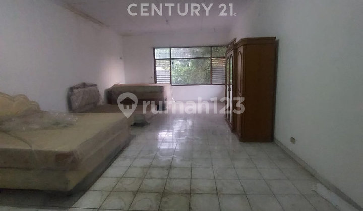 Rumah Lama Hitung Tanah Ter Luas 2.700 M² di Kebon Jeruk, Jak Bar 2