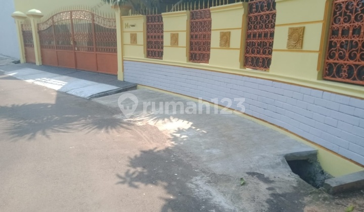 Rumah Bagus Dengan Pool Lokasi Premium Dalam Komplek Elit Di Cinere, Depok 2