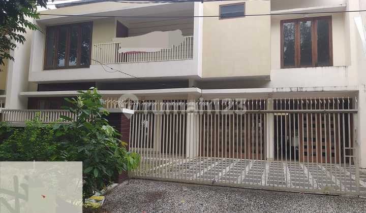 Rumah Bagus 2 Lantai Row Jalan Lebar Dalam Kawasan Elit Rapi Di Kayu Putih  1