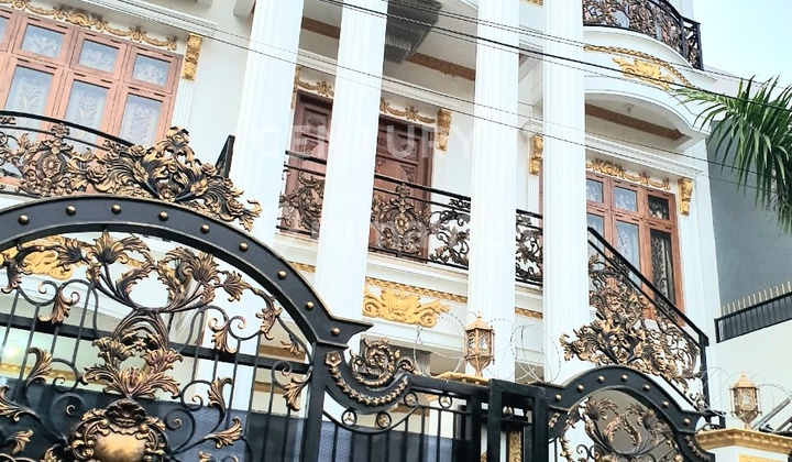 Rumah Sultan Mewah dan Classic Full Furnished di Tebet