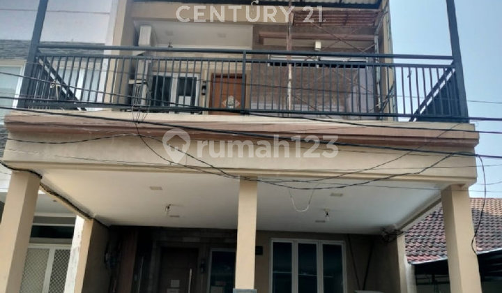 Rumah Kokoh 4 Lantai Dalam Kawasan  Elit Kelapa Gading 