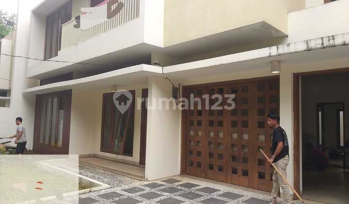 Rumah Bagus 2 Lantai Row Jalan Lebar Dalam Kawasan Elit Rapi Di Kayu Putih  2