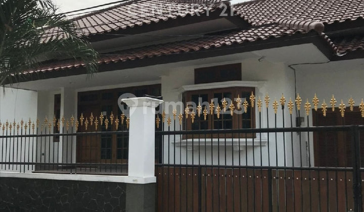 Nice Single-Story Hook House in the Elite Area of Kelapa Gading