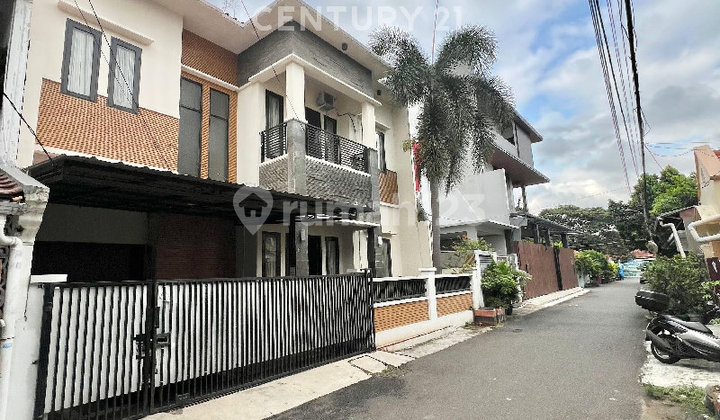 Nice House Ready to Live In Good Location in Rawamangun 2