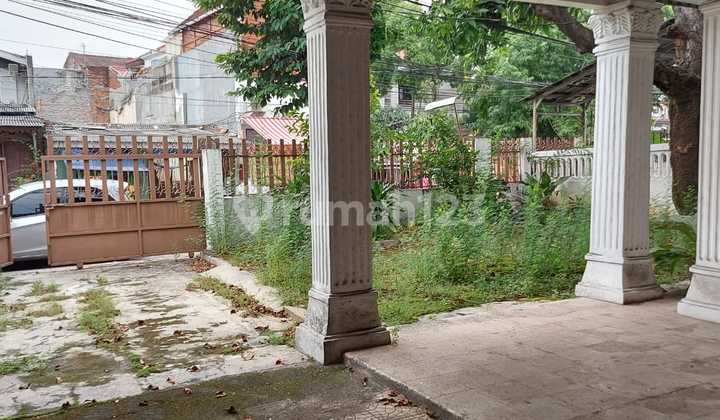 Rumah Lama Bangunan Kokoh 2 Lantai di Pulomas 2