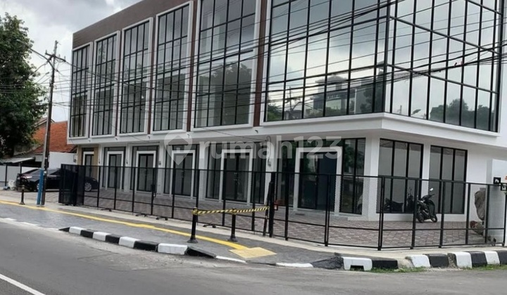 Luxury 3-Storey Shop House with Rooftop and Parking for 6 Cars, New Brand in Rawamangun Luxury 3-Storey Shop House with Rooftop and Parking for 6 Cars, New Brand in Rawamangun