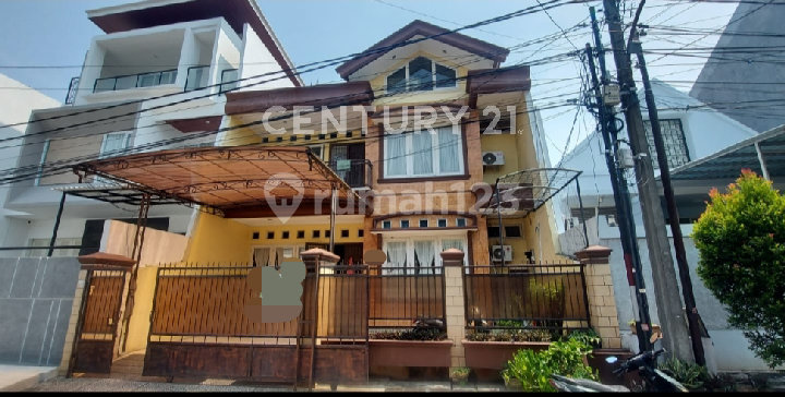 Nice 3-Story House in an Elite Complex Area in Kelapa Gading Nice 3-Story House in an Elite Complex Area in Kelapa Gading