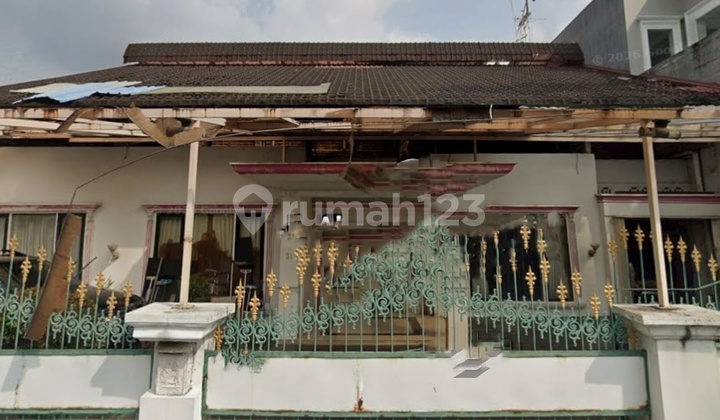 Rumah Hitung Tanah 18 X 25 Meter di Lokasi Terbaik Permata Hijau 2