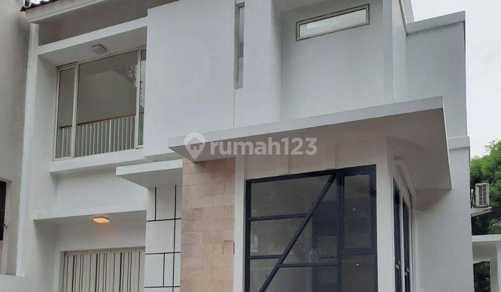 Rumah hook di kebayoran village bintaro sektor 7 dekat askes tol 1