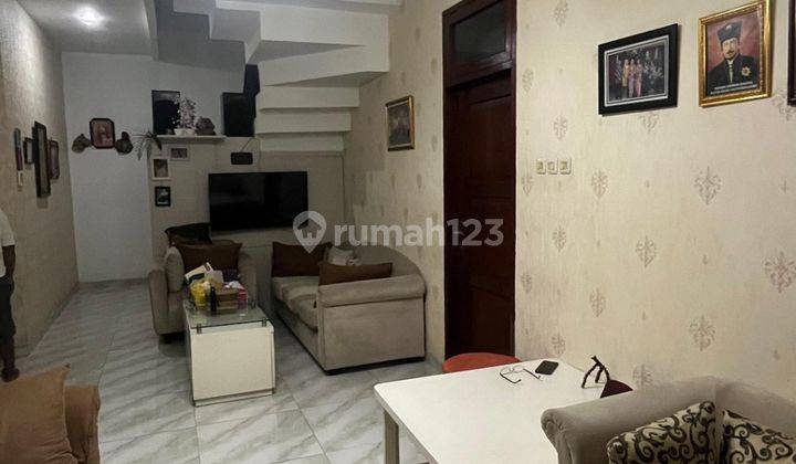 Rumah Dua Lantai Sektor 3 Lokasi Strategis Dekat Mall 1