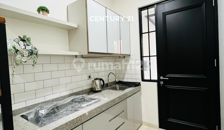 Dijual Rumah Brand New Rumah Desain American Classic di Sektor 9 2