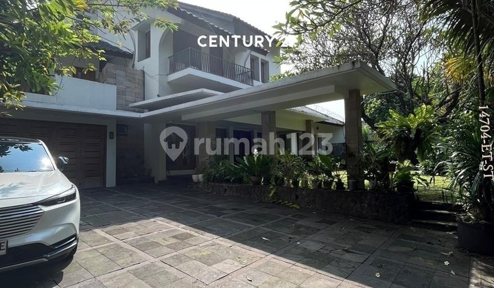 Dijual Rumah Denga Lokasi Strategis Depan Taman Di Darmawangsa