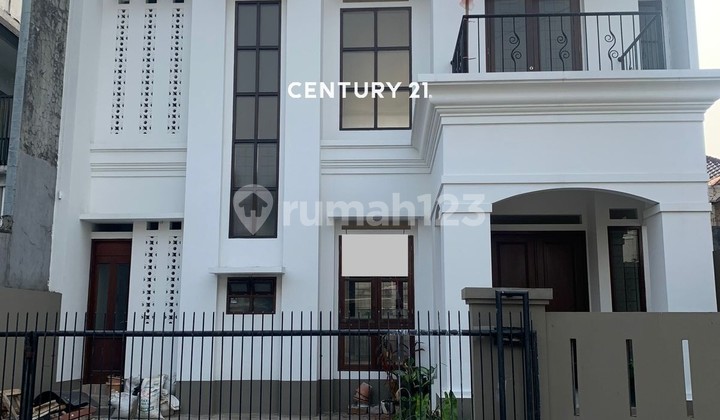 New Classic House Recently Renovated Near MRT Lebak Bulus