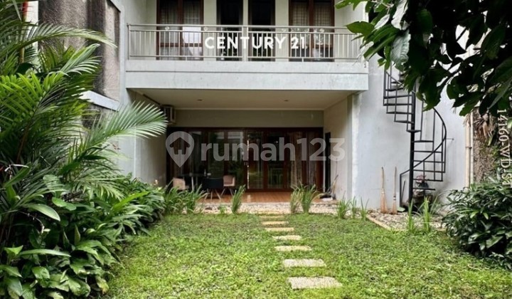 Ready-to-Live House with Backyard in Discovery Bintaro Jaya