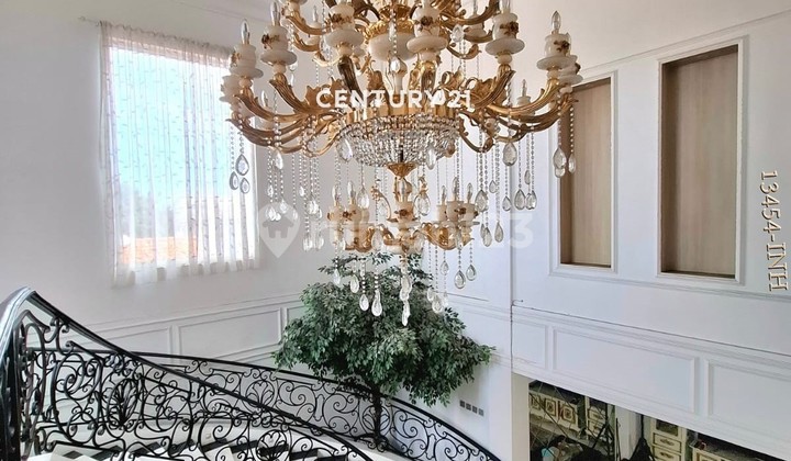 Dijual CEPAT Rumah Putih Classic Dengan Pool Di Dekat Tol Parigi 2