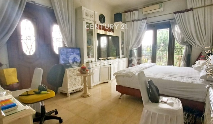 For Sale Semi-Furnished Hook House Near Sector 1 Bintaro 2