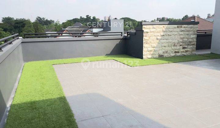 Dijual Rumah Mewah 3 Lantai Ada Rooftop Keren Desain Minimalis  1