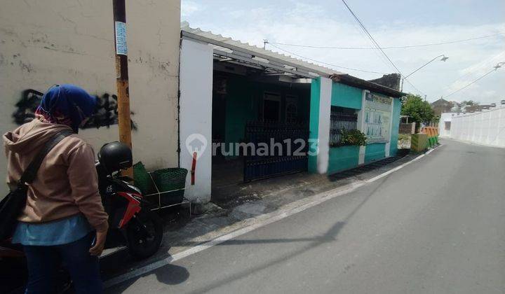 Rumah Minimalis Dengan Tanah Luas di Tengah Kota Solo  1