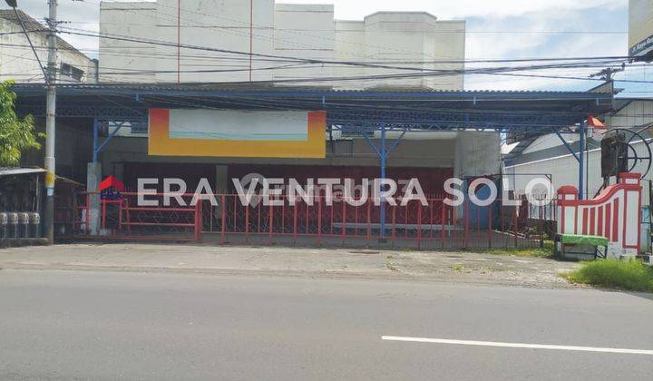 Ruang Usaha Dengan Parkir Luas Dekat The Park Mall di Solobaru  1