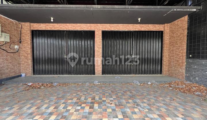 Strategic Ready-to-Use Shop House in Downtown Solo 2