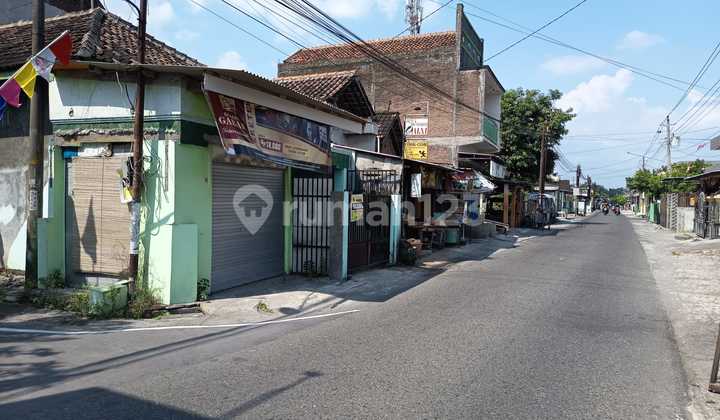 Strategic House Suitable for Business in Sawahan.