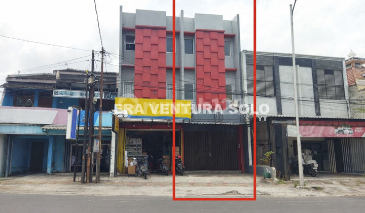 Ready-to-Occupy Strategic Shop House in Makamhaji, Kartasura 1
