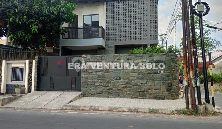 New Fresh Strategic House Sumber Solo