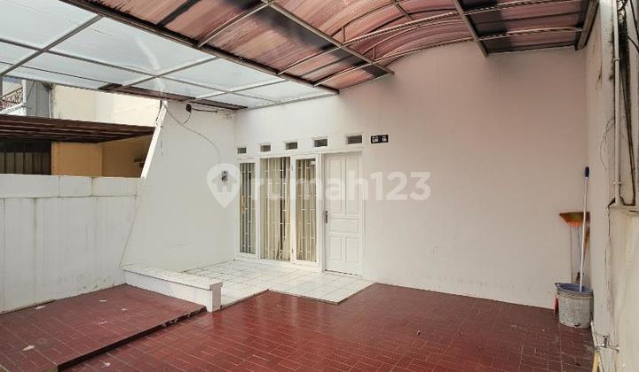 Old House in Pondok Indah. ID 9863