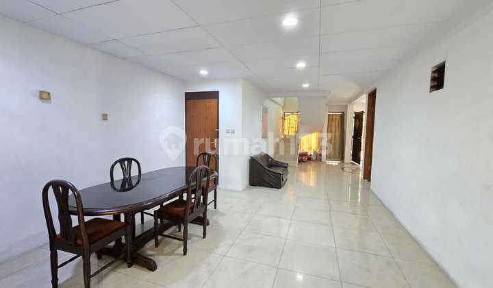 Pluit house in good condition, ready to occupy at a low price.