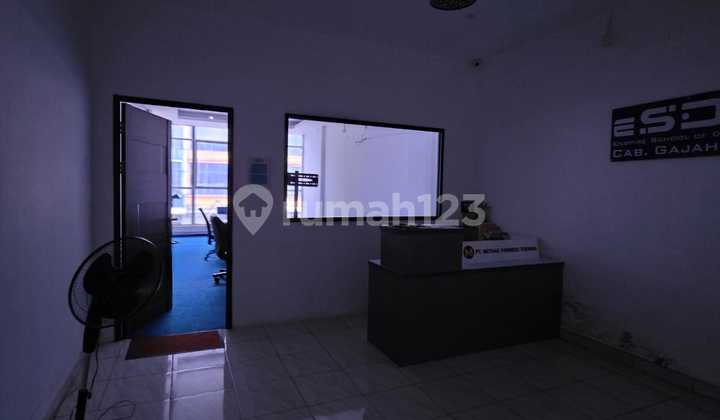 For Rent: Tamansari Shop House with High Ceiling, Spacious Parking. 2