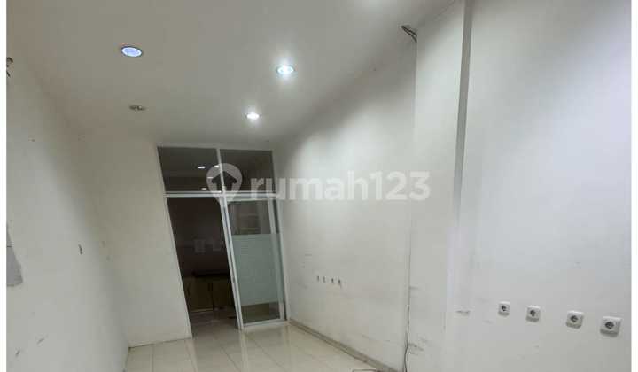 For Sale: Bandengan Shop House Ready to Occupancy Suitable for Office 2