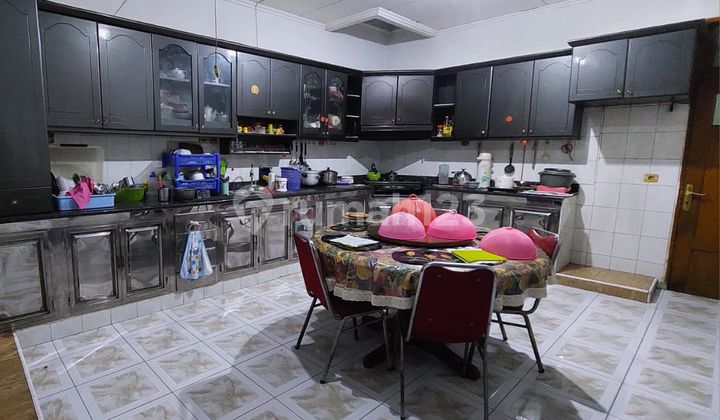 DIJUAL RUMAH JELAMBAR SEMIFURNISH KONDISI BAGUS