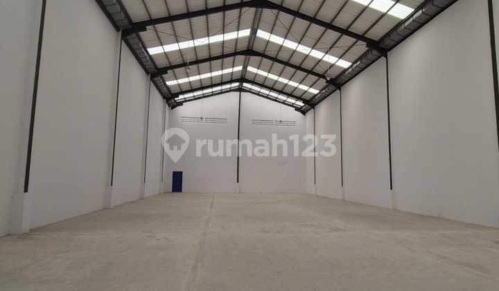 Warehouse for Rent in Tangerang, Busy and Strategic Location