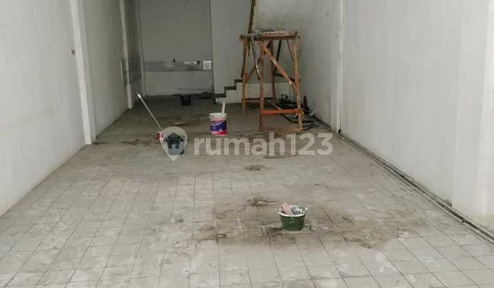 FOR RENT SHOPHOUSE IN BANDENGAN BUSY LOCATION FLOOD-FREE FOR RENT SHOPHOUSE IN BANDENGAN BUSY LOCATION FLOOD-FREE