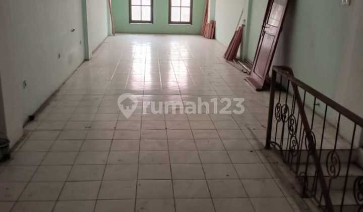 DISEWAKAN RUKO MUARA KARANG LOKASI STRATEGIS PINGGIR JALAN