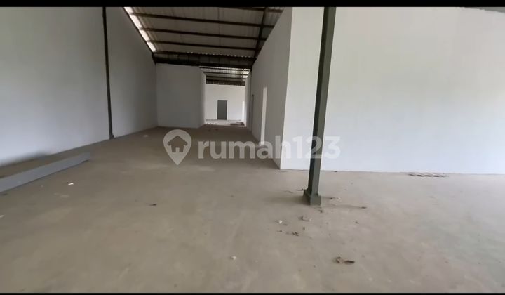 Warehouse for Sale in Tangerang with Industrial Permit, Busy Location