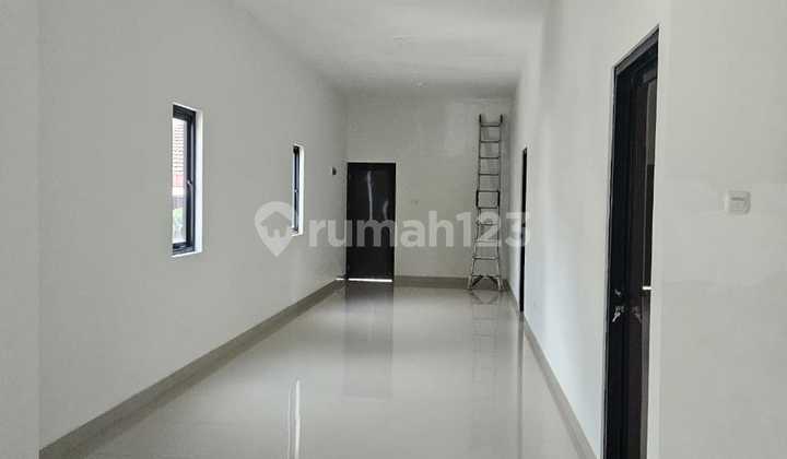 Disewakan Rumah Bandengan Brand New Row Jalan 1 Mobil 2