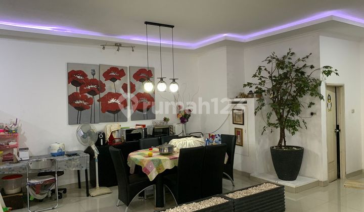 DIJUAL RUMAH JELAMBAR TERENOVASI SIAP HUNI 2