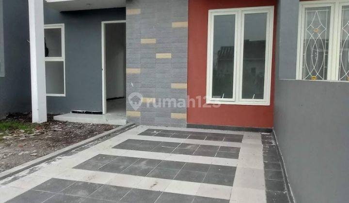 Rumah baru di keloposepuluh dekat area publik 2