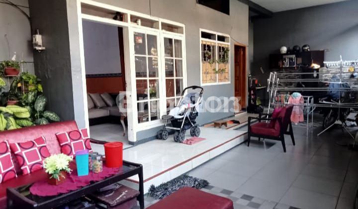 A 3-story house in Sukun Pondok Indah 2