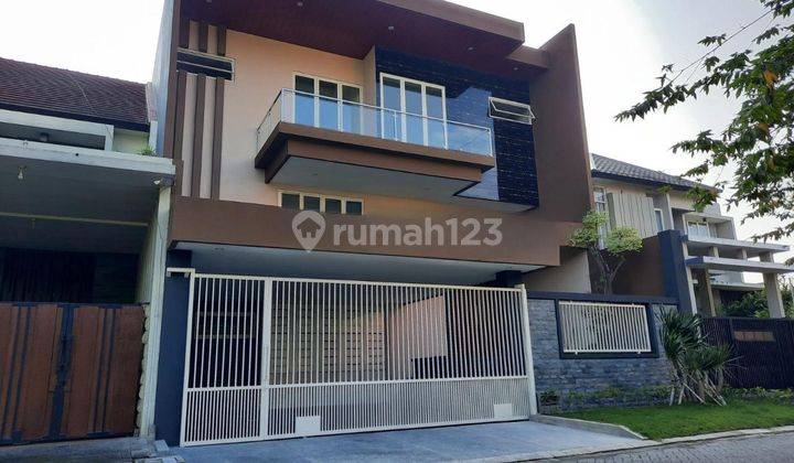 Rumah Baru 2,5 lantai Modern Minimalis Araya Malang 1