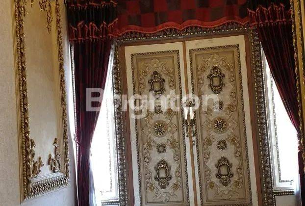 RUMAH SULTAN 2 LANTAI BANGUNAN MEWAH KLASIK 2