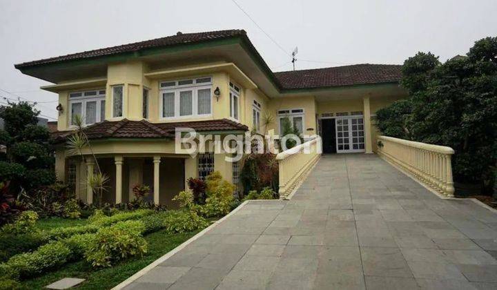 RUMAH VILLA DI BATU DENGAN HALAMAN LUAS  1