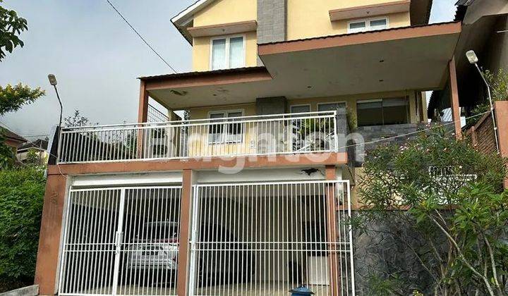 RUMAH VILLA 3 LANTAI SIAP HUNI KOTA BATU  1